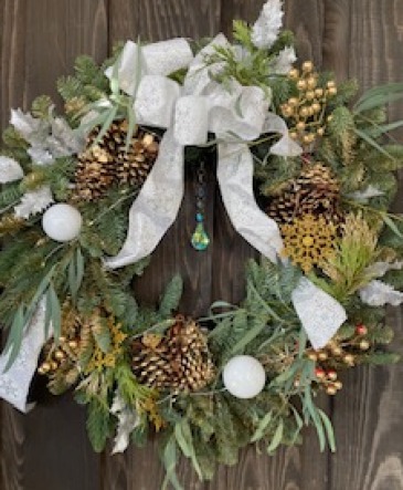 CHRISTMAS WREATH 18 INCH in Vacaville, CA | Stems Florist CHRISTMAS WREATH 18 INCH in Vacaville, CA | Stems Florist
