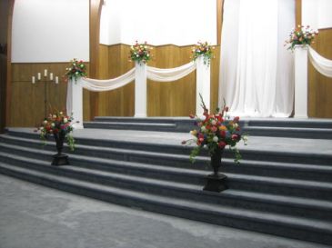 HOWARD WEDDING/SUNSET C OF C FLORAL TOPPED COLOMNS