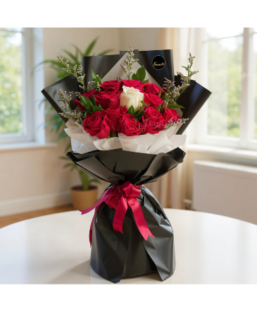 CIRCLE OF LOVE wrapped Bouquet  in Kissimmee, FL | Amor Florist & Gift Baskets