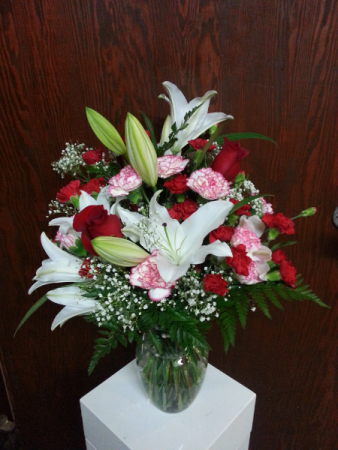 Classic Affection Vase Design