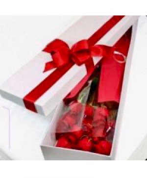 Classic Box of 12 Fine Roses 