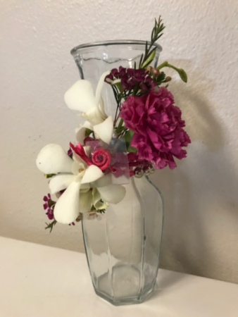 Classic Carnation on Wax Table Decor vase