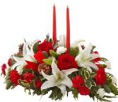 TRADITIONAL CHRISTMAS CENTERPIECE