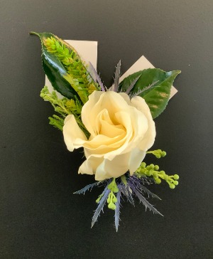Classic Divine Boutonniere Boutonniere w/magnet