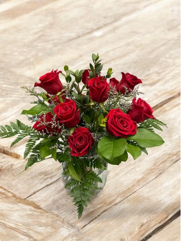 Classic Dozen in Southbury, CT | SOUTHBURY COUNTRY FLORIST Classic Dozen in Southbury, CT | SOUTHBURY COUNTRY FLORIST
