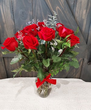 Classic Dozen Red Roses 