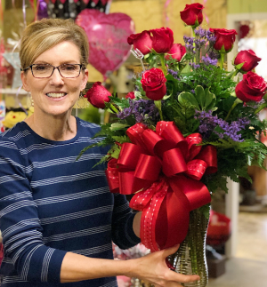 Classic Dozen Red Roses Vase Arrangement in Huntington, TX | LIZA'S GARDEN Classic Dozen Red Roses Vase Arrangement in Huntington, TX | LIZA'S GARDEN