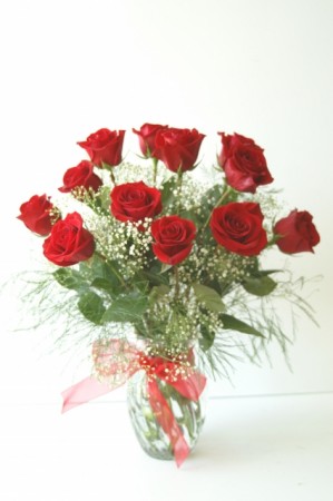 Classic Dozen Red Rose Vase "Rose4"