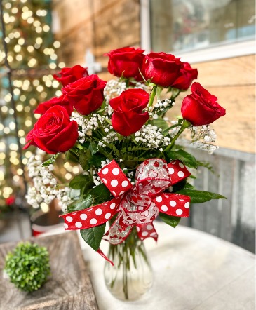 Classic Dozen fresh roses in Jasper, AL | The Rustic Rose Flowers and Gifts