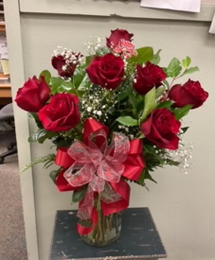 CLASSIC DOZEN ROSES VASED ARRANGEMENT