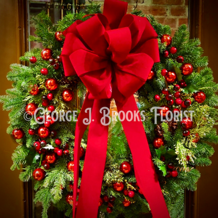 CLASSIC RED & GREEN WREATH 