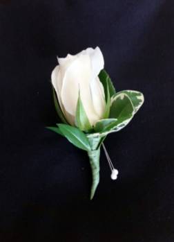 CLASSIC WHITE ROSE Boutonniere