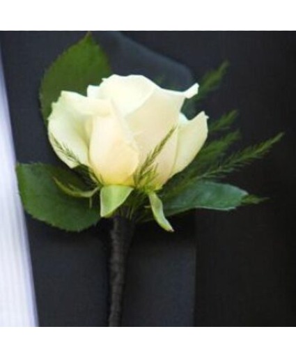 Classic Rose Boutonniere 