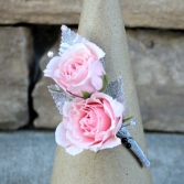 Classic Spray Rose Boutonniere