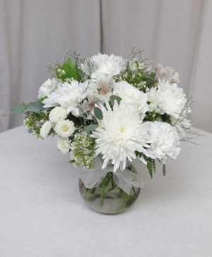 CLASSIC WHITE Flowers May Vary