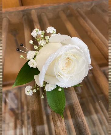 Classic White Boutonniere  in Medfield, MA | Lovell's Florist, Greenhouse & Nursery