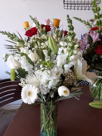 classic white flowers mix of white flowers