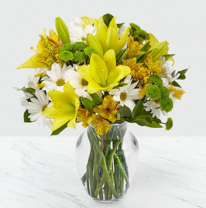 COME RAIN OR COME SHINE BOUQUET YELLOW ,WHITE AND GREEN FLOWERS