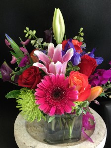 Compact spring bouquet  