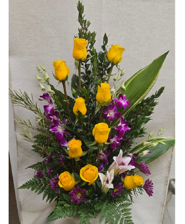 Complementary Coloring Arrangement in Croton On Hudson, NY | Cooke's Little Shoppe Of Flowers