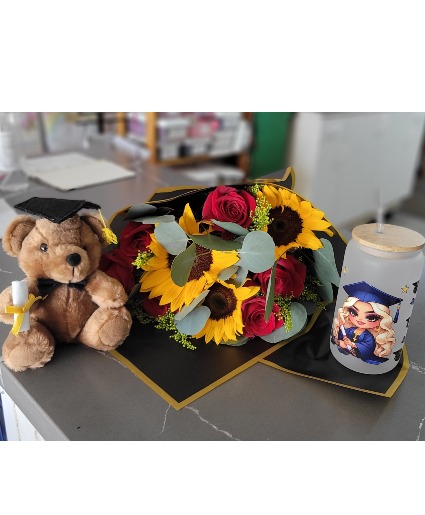 Congratulation Flowers and gifts combo Graduation