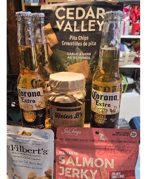 BEER, SALSA, PITA CHIPS AND MORE In wooden crate