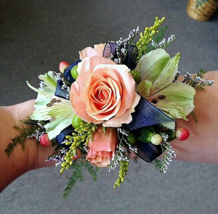 Corsage 2 Corsage