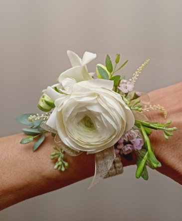 Corsage Designer's Choice in Glastonbury, CT | THE FLOWER DISTRICT