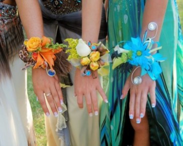 Corsage with style Wristle corsages