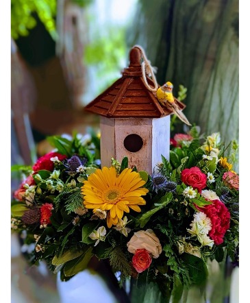 Country Cottage dish arrangement in Stony Brook, NY | Village Florist And Events