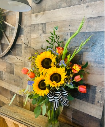 Country Summer Vase Arrangement in Clovis, CA | BUCKIN' BLOOMS