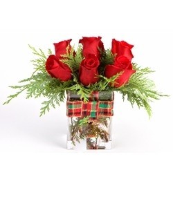 Cozy and Personal Roses Vase Arrangement