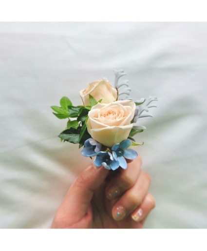 Cream Boutonniere Boutonniere