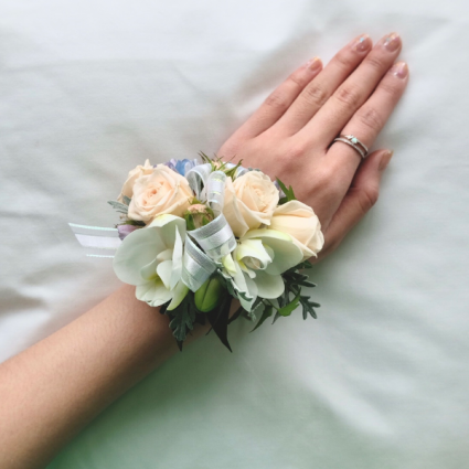 Creamy Corsage