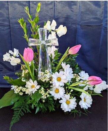 Crystal Cross Designer's Choice in Millington, MI | Country Mouse Flowers & Gifts Inc.