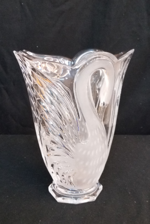 Crystal Vase with Frosted Swan 