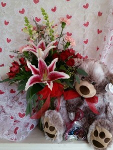 Cuddle with me Mixed bouquet with teddy bear and gifts
