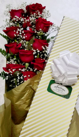 Cupid's Box Boxed Dozen Roses w/Greens and BB