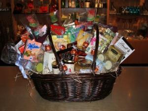 Custom Gourmet Basket in Toronto, ON | THE NEW LEAF FLOWERS & GIFTS Custom Gourmet Basket in Toronto, ON | THE NEW LEAF FLOWERS & GIFTS