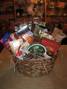 Custom Gourmet Basket in Toronto, ON | THE NEW LEAF FLOWERS & GIFTS Custom Gourmet Basket in Toronto, ON | THE NEW LEAF FLOWERS & GIFTS