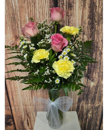 Cutie NFS-BV7 Bud vase in Plattsburgh, NY | NELSON'S FLOWER SHOP Cutie NFS-BV7 Bud vase in Plattsburgh, NY | NELSON'S FLOWER SHOP
