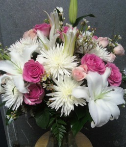 D156 elegant whites & pinks in vase
