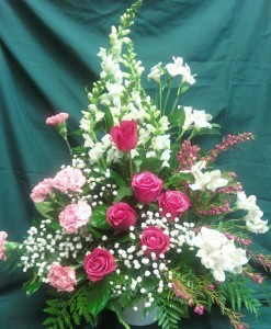 D3012 HOT PINK ROSES WITH WHITE FLOWERS