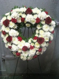 D328 open heart red roses & white flowers