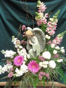 D369 kneeling angel & flowers
