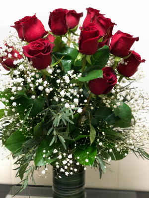 Dailey's Classic Dozen Roses Arranged