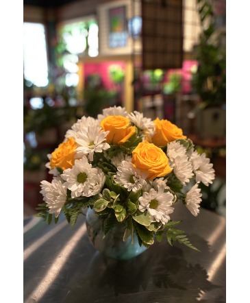 Daisy Bowl With Roses  in South Milwaukee, WI | PARKWAY FLORAL INC.