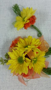 Daisy Corsage and boutonniere 