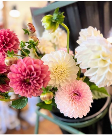 Darling Dahlias Seasonal Florals in Fairview, OR | QUAD'S GARDEN - Home to Trinette's Floral