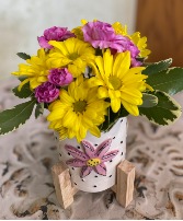 Darling Daisies Flower arrangement